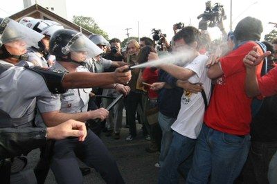 POLÍCIA E DIREITOS HUMANOS